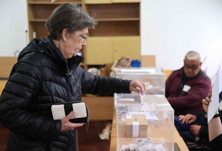 Bulgaristan'da 5 yılda 8'inci seçim: Oy kullanma işlemi başladı