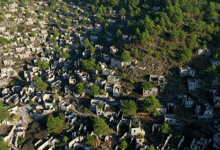Muğla'nın 'hayalet köyü' dronla görüntülendi