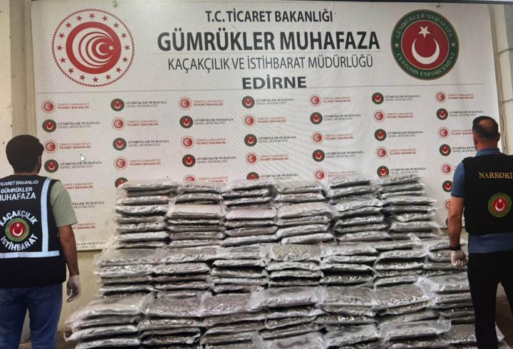 Edirne ve İstanbul'da 420 kilo esrar ele geçirildi