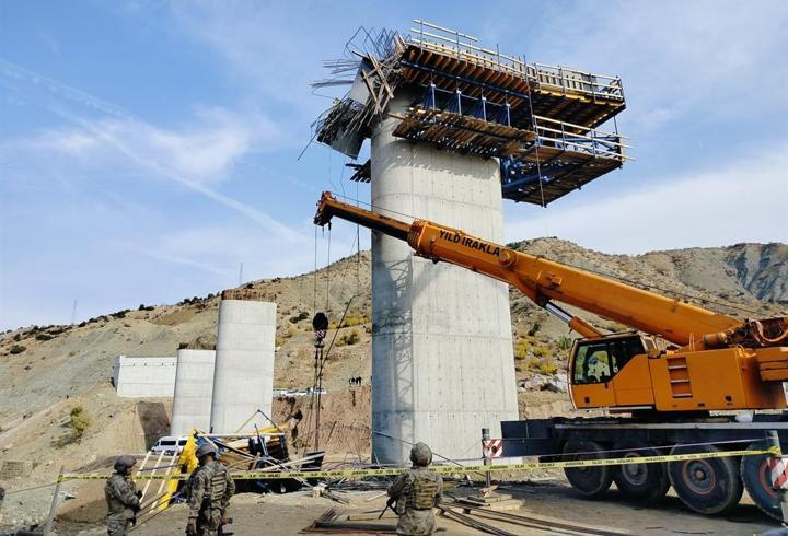 Viyadük inşaatında 4 işçinin öldüğü çökmeye ilişkin görülen davada tutuklu sanık kalmadı