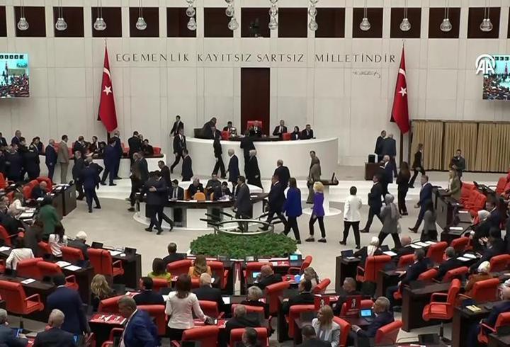 MECLİS'TE YOĞUN GÜNDEM | Okul saldırılarını araştırma komisyonu, doğum izni, 15 yaş altına sanal medya yasağı...