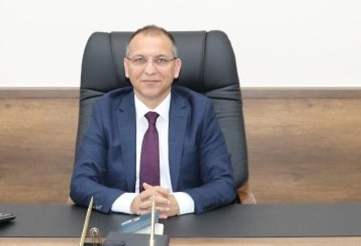 Kabine, bugün Cumhurbaşkanı Erdoğan başkanlığında toplanıyor. Toplantıda Kahramanmaraş ve Şanlıurfa'da okullara düzenlenen silahlı saldırıların ardından alınacak tedbirler görüşülecek. Gülistan Doku soruşturmasında gelinen son durum ve benzeri aydınlatılamamış kadın-çocuk cinayetlerine ilişkin atılacak yeni adımlar da toplantıda masada olacak. Terörsüz Türkiye sürecinde gelinen son durum da kabinede değerlendirilecek. Öte yandan ABD-İran görüşmeleri de mercek altına alınacak. 1