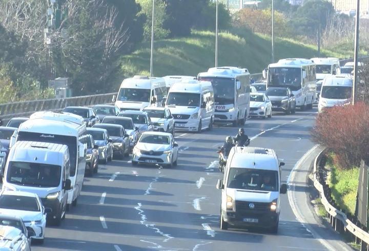 İstanbul'da haftanın ilk iş gününde trafik yoğunluğu