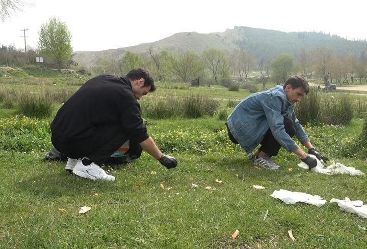 'Doğa fedaileri', dağ taş dolaşıp çöp topluyor