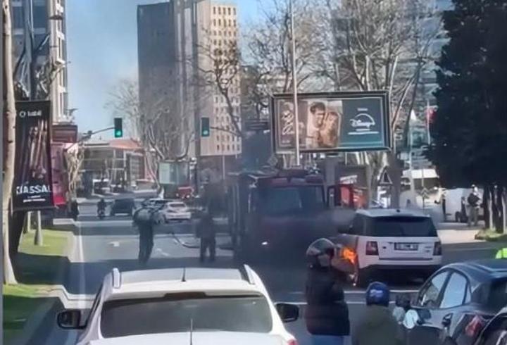 Şişli'de cipin lastikleri alev alev yandı; trafik kilitlendi