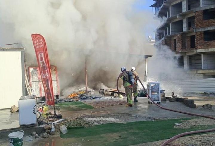 Hatay’da iş yeri yandı