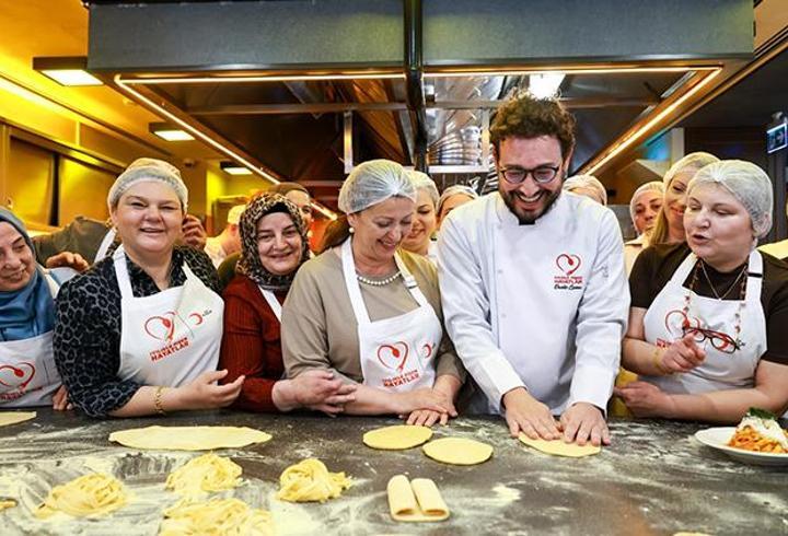 Ünlü Şef Danilo Zanna depremzede kadınlarla aynı mutfakta buluştu