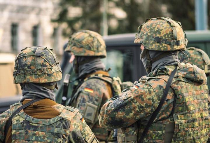 Almanya'da yedek askerlikte yaş sınırının 70'e çıkarılması önerildi