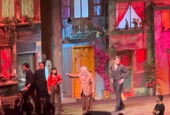 Tiyatrocu Müjdat Gezen hastaneye kaldırıldı