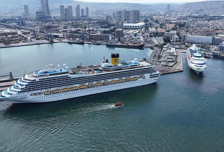 İzmir'e 2 kruvaziyer gemisi toplam 3 bin 483 yolcu getirdi