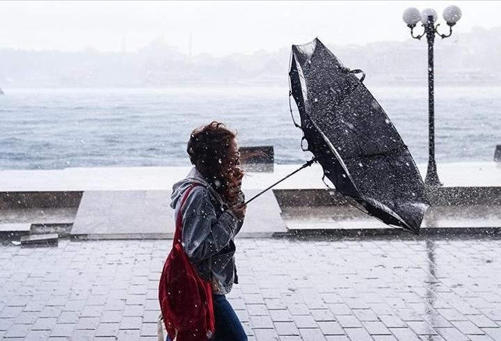 İstanbul'da yağış: Meteoroloji ve AKOM'dan peş peşe uyarı!