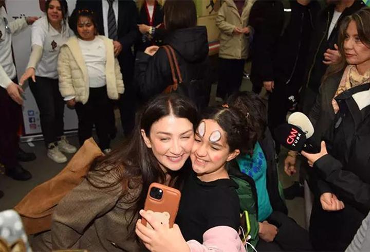 Eşref Rüya Oyuncularından Çocuklara Bayram Sürprizi