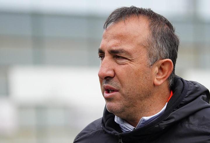 Chelsea, üst üste kötü sonuçların ardından Liam Rosenior’un sözleşmesini feshetti.1