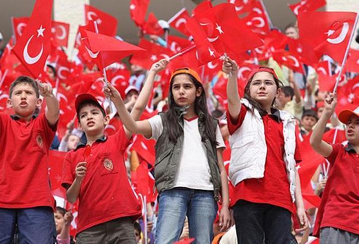 Siyasilerden peş peşe "23 Nisan" mesajları