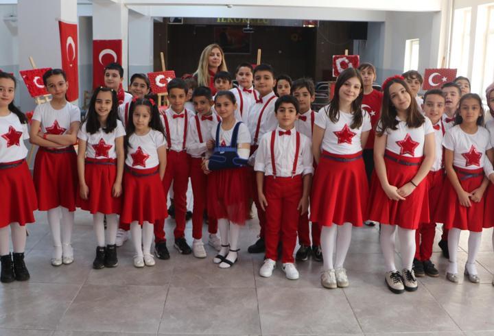 Ceviz kabuğu, fasulye, pet bardaklardan yaptıkları bayrakları sergilediler