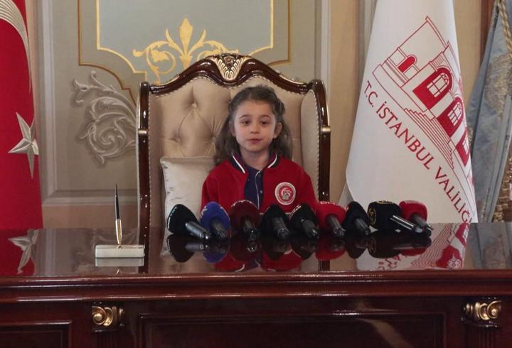 İstanbul Valisi Gül, 23 Nisan'da koltuğunu 2'nci sınıf öğrencisi Asmin Ayşe Aslan'a devretti