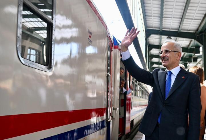 Bakan Uraloğlu: Tiyatro Treni, 4 Mayıs'ta Ankara'dan yola çıkacak