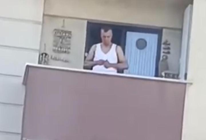 Pendik'te balkonda silah şarjörüne mermi dolduran şüpheli yakalandı