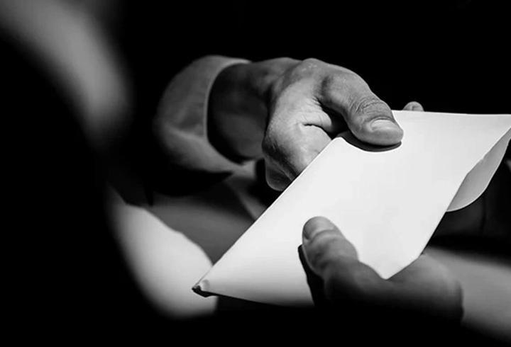 İsveç'te gizli belge skandalı: Üst düzey diplomatın evinden çıktı!