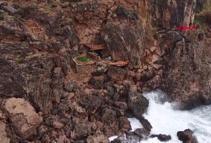 Falezlere baraka ve asansör kurulmuştu… O yapı yıkılacak!