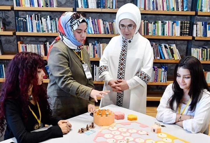 Emine Erdoğan, Rami Çocuk ve Sanat Bienali'nin açılışına katıldı