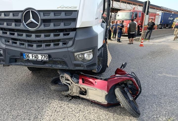 Kamyonla çarpışan motosikletin sürücüsü öldü
