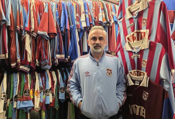 Trabzonspor tutkusuyla evinde formalarından müze yaptı