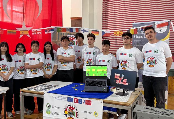 Lise öğrencilerinden çocuklara afet bilinci kazandıran mobil oyun