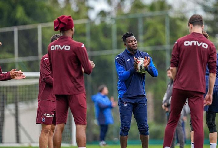 Fenerbahçe’de Galatasaray derbisi öncesi konuşan Domenico Tedesco, Marco Asensio’nun son durumu hakkında bilgi verdi.1