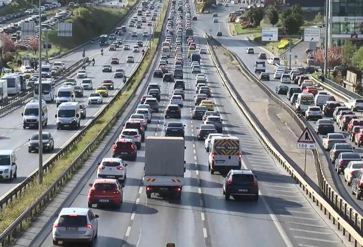 İstanbul'da sabah saatlerinde trafik yoğunluğu