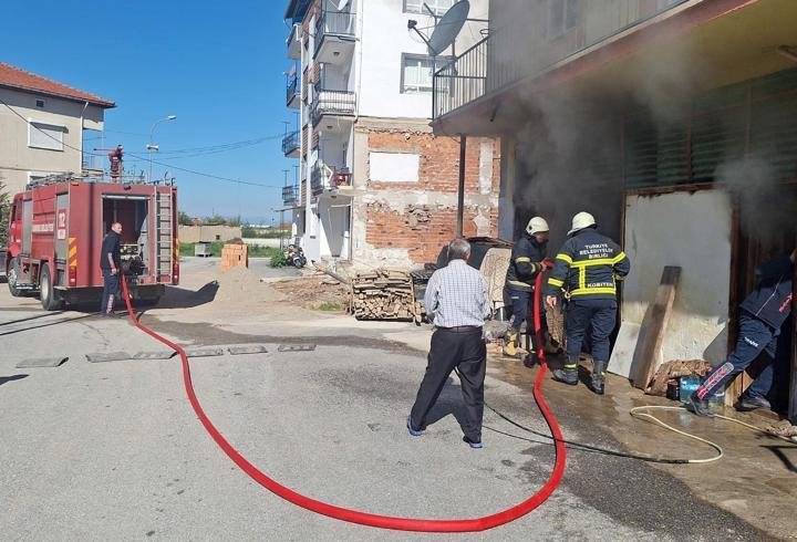 Depo yangını büyümeden söndürüldü