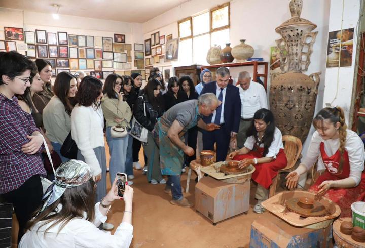 Geleceğin mimar ve restorasyon uzmanları Menemen'i ziyaret etti