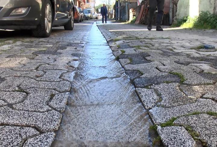 Ataşehir’de şebeke suyunu taşıyan boru patladı; 1 haftadır akıyor parası bizden çıkıyor