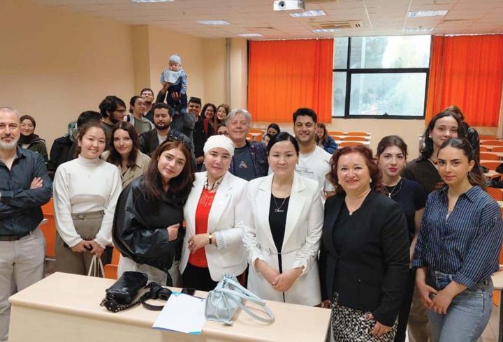 Kırgızistanlı akademisyenler EÜ'de yenilikçi teknolojileri tanıttı