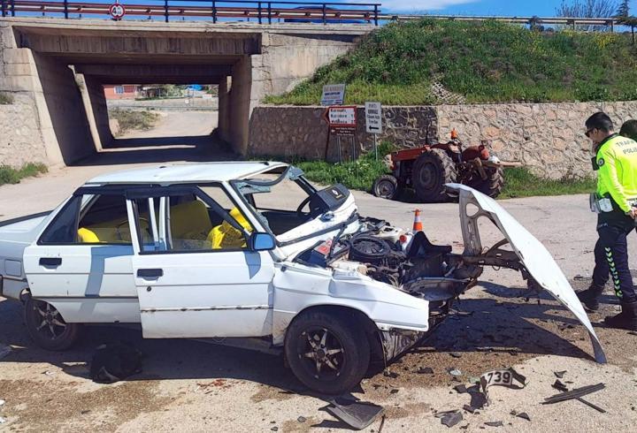 Kırıkkale'de traktör ile otomobil çarpıştı: 5 yaralı
