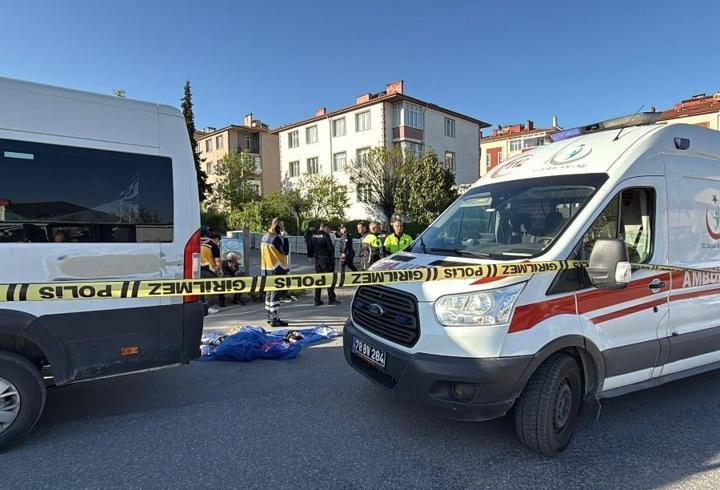 Servis minibüsünün çarptığı çocuk hayatını kaybetti