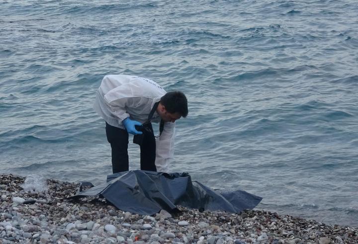 Denize girdi, saatler sonra cansız bedeni bulundu