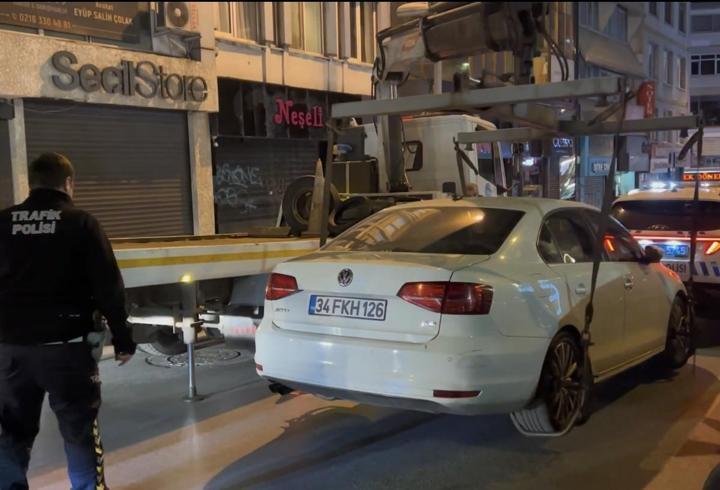 Kadıköy'de 'Huzur İstanbul' denetimi; durdurulan araçta uyuşturucu madde ele geçirildi