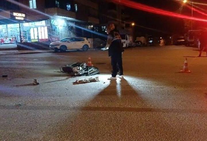 Otomobil ile motosiklet çarpıştı: 1 ağır yaralı