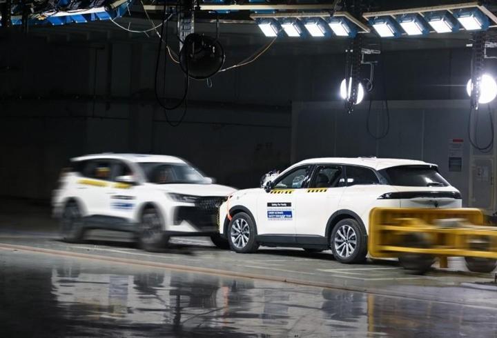 Üç Araçlı Çarpışma Testiyle Güvenliği Ölçüyor