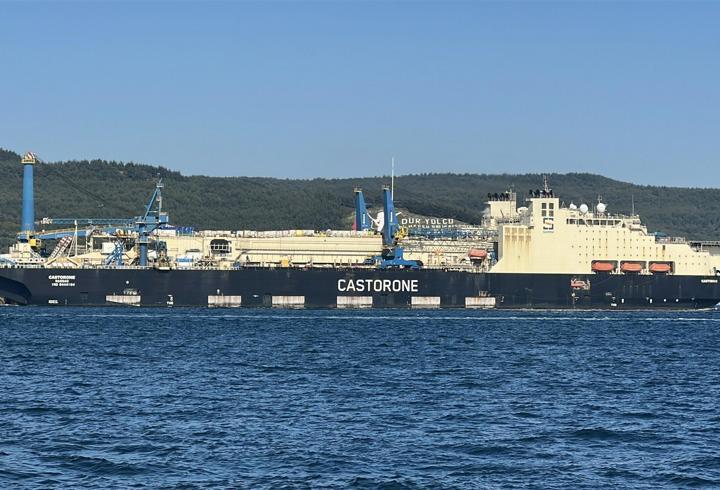 Boru döşeme gemisi, Çanakkale Boğazı'ndan geçti