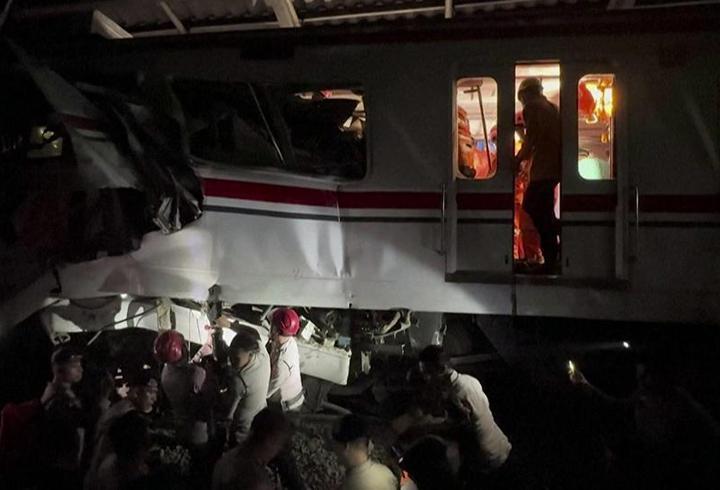 Endonezya'da tren faciası: 15 ölü