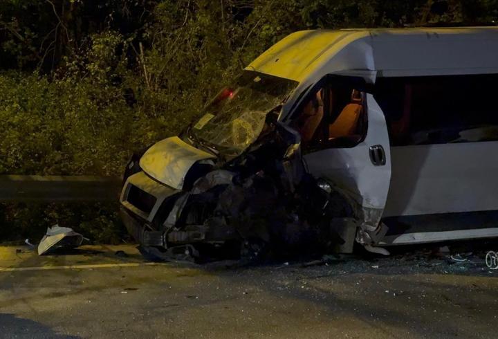 Beykoz’da servis minibüsü ile otomobil çarpıştı: 1’i ağır 11 yaralı