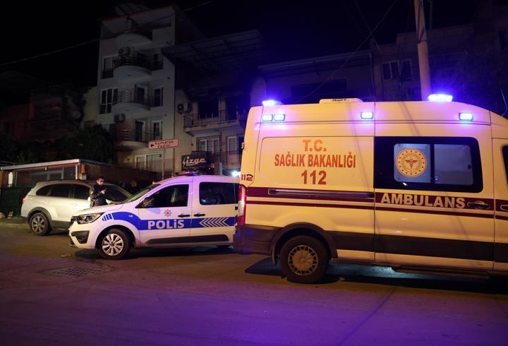 İzmir’de evde çıkan yangında baba öldü, oğlu entübe edildi