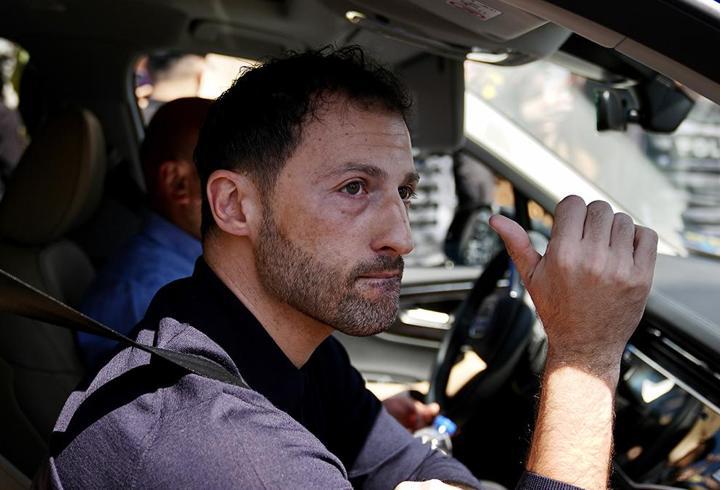 Fenerbahçe’de Tedesco’ya duygusal veda! Taraftarlarla tek tek fotoğraf çektirdi...