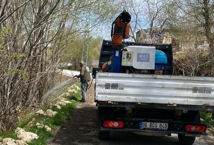 Belediye ekipleri, ilaçlama çalışması yaptı
