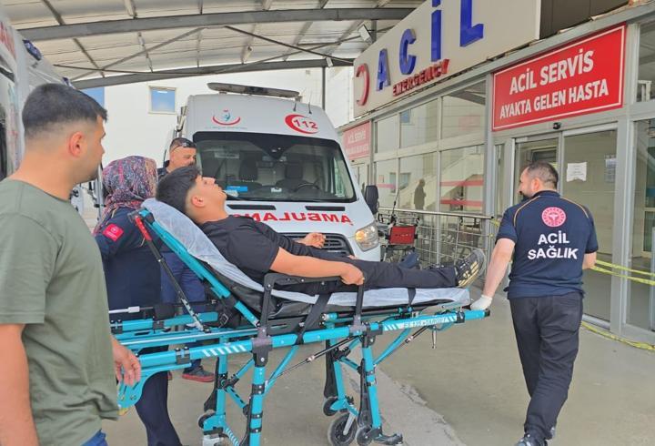 Otomobille elektrikli bisiklet çarpıştı: 3 yaralı