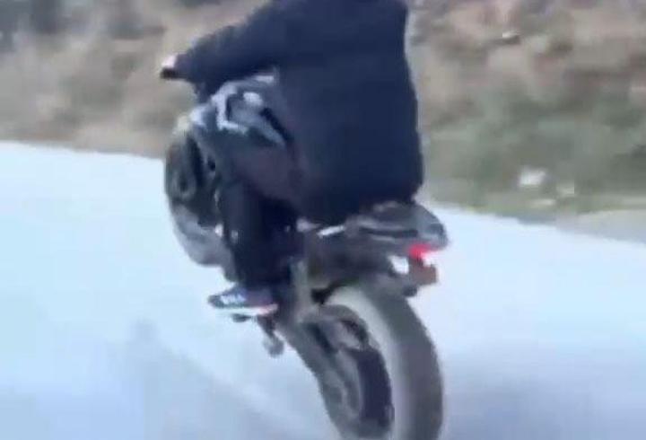 Trafiği tehlikeye düşüren motosiklet sürücüsüne 45 bin lira ceza