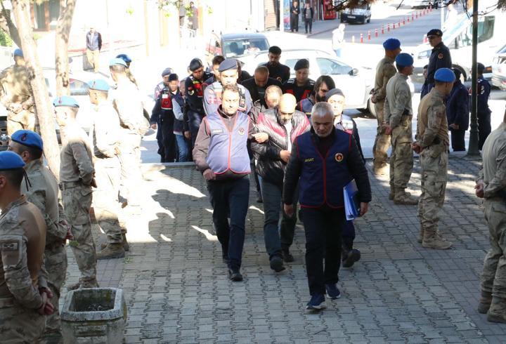 Kayıp dosyasında cinayet şüphesiyle gözaltına alınan 10 şüpheli adliyede