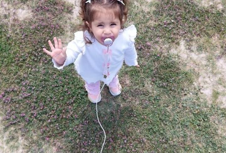 2 yaşındaki İnci, emziğe dronla veda etti